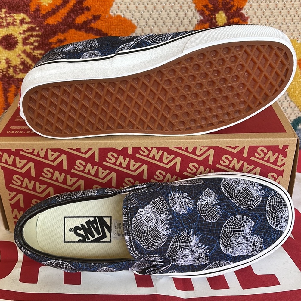Vans Classic Slip-On
(Wireframe Skulls) Black/Trwht
VNOA33TB9IB
WMNS sneakers - Picture 4 of 16
